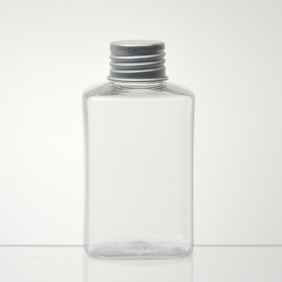 透明なプラスチックの正方形のボトル